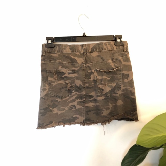 Distressed Camo Miniskirt - Picture 3 of 5